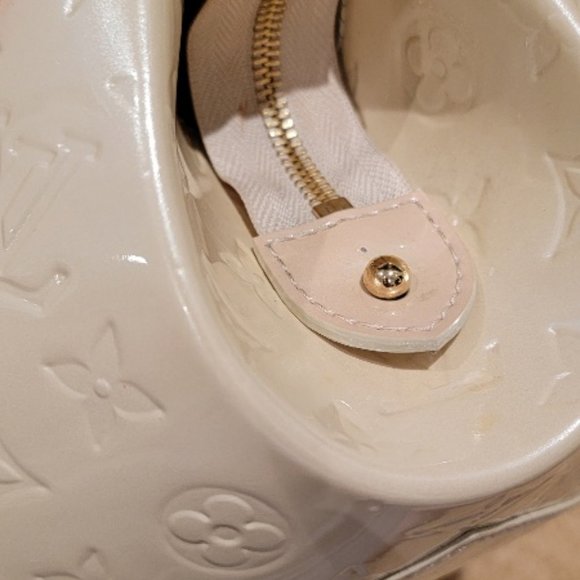 Louis Vuitton Sherwood Blanc Pearl Shoulder Handbag GM - Picture 6 of 16